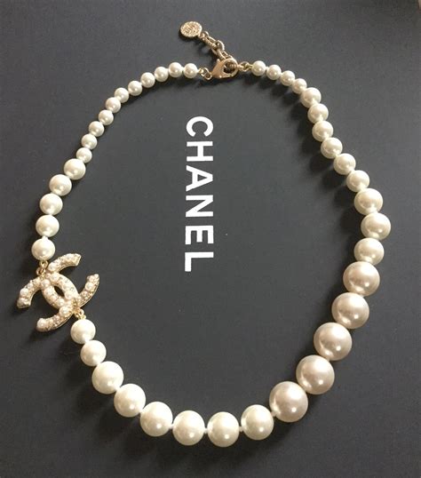 chanel 2017 pearl cc logo chocker necklace